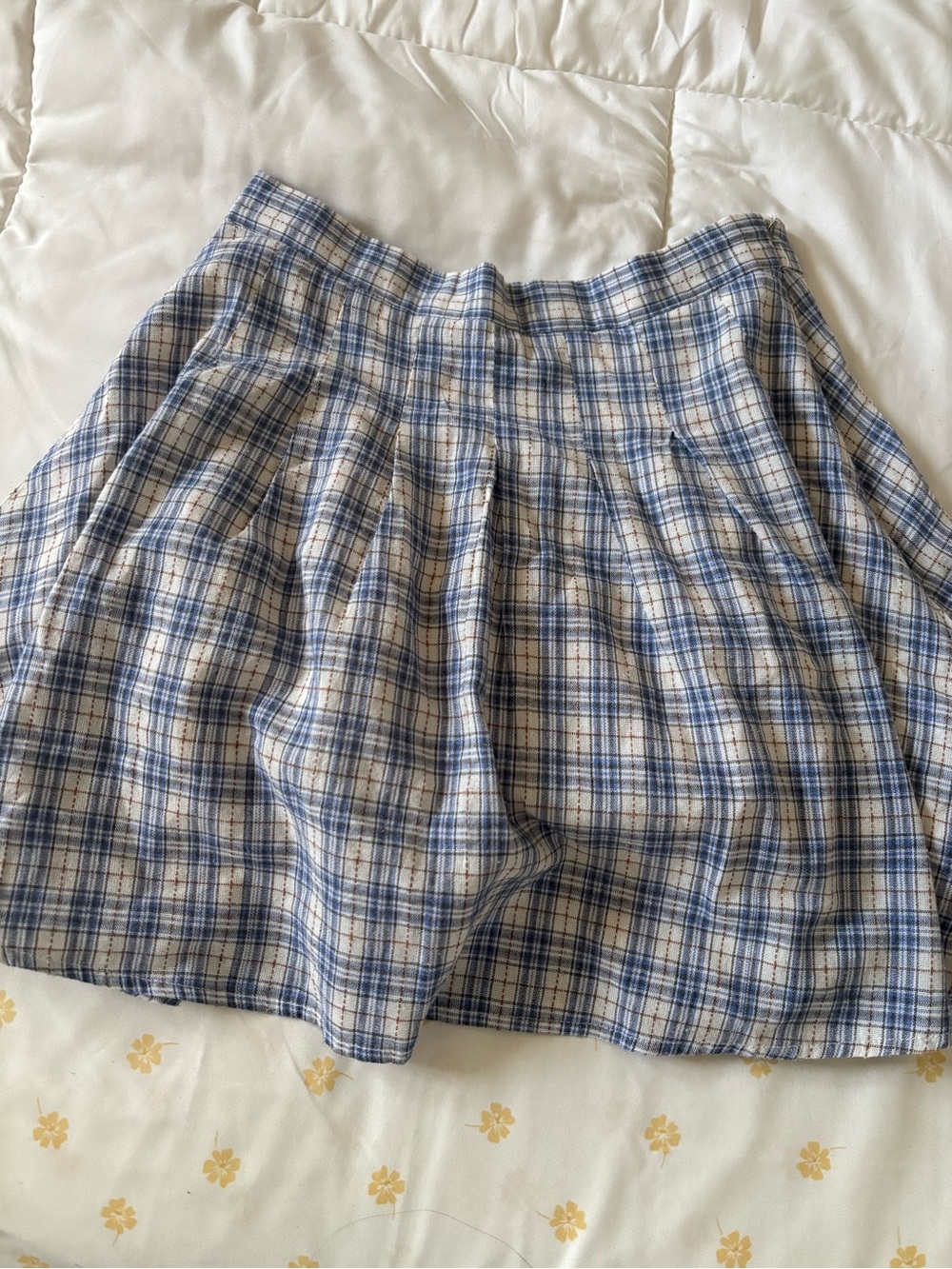 𝐃𝐚𝐢𝐬𝐲 𝐒𝐭𝐫𝐞𝐞𝐭 𝐁𝐥𝐮𝐞 & 𝐖𝐡𝐢𝐭𝐞 𝐒𝐤𝐢𝐫𝐭 - Picture 2 of 5